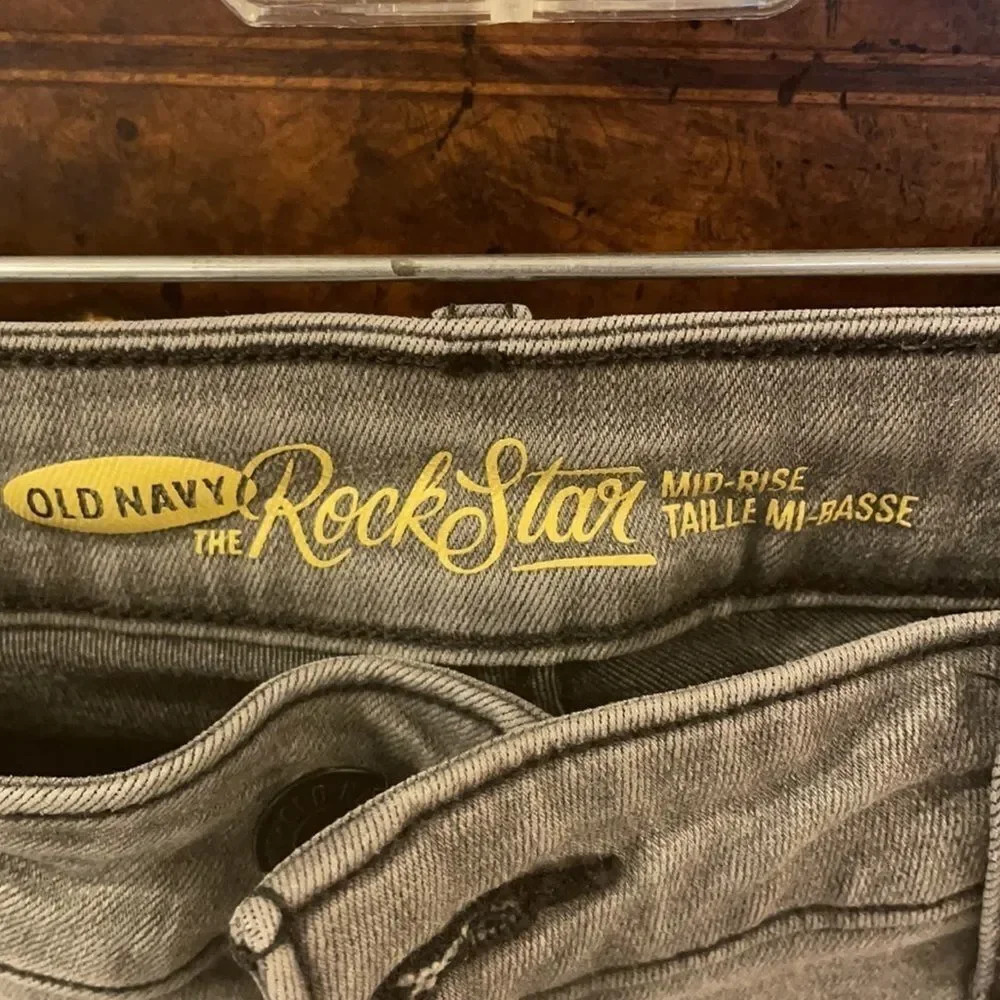 Old Navy Rockstar Mid Rise gray jeans - Picture 4 of 11